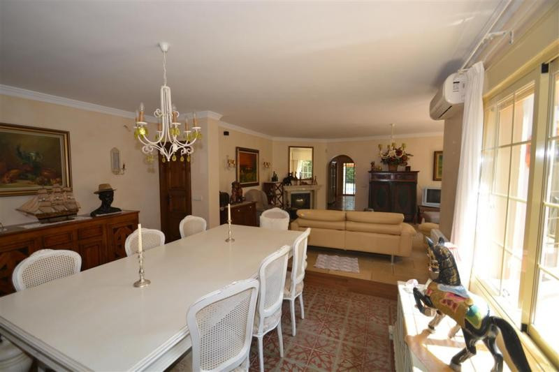 Casa de 5 Dormitorios y 5 Baños en venta en San Pedro de Alcántara