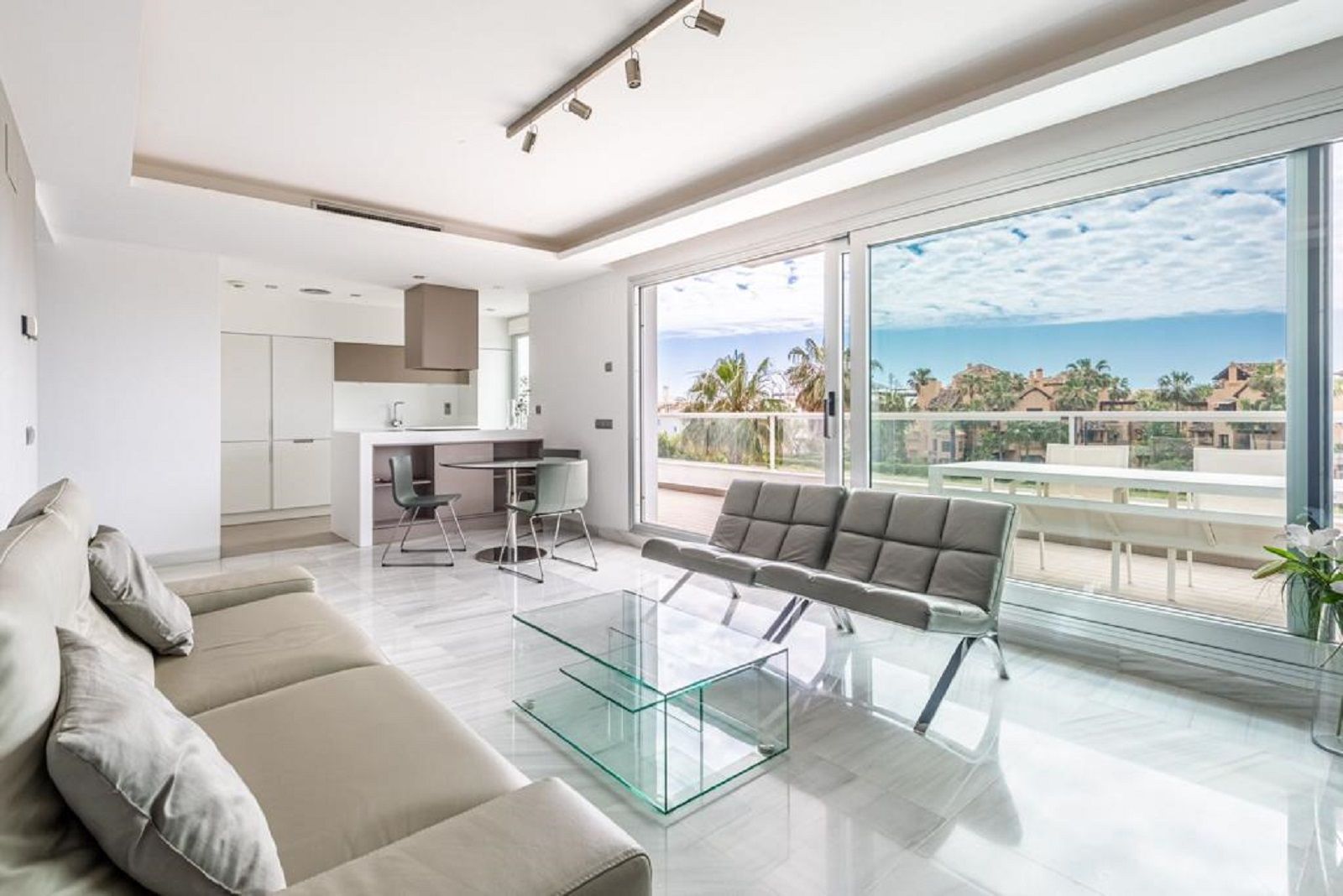 Ático de 3 Dormitorios y 3 Baños en venta en Milla de Oro, Marbella
