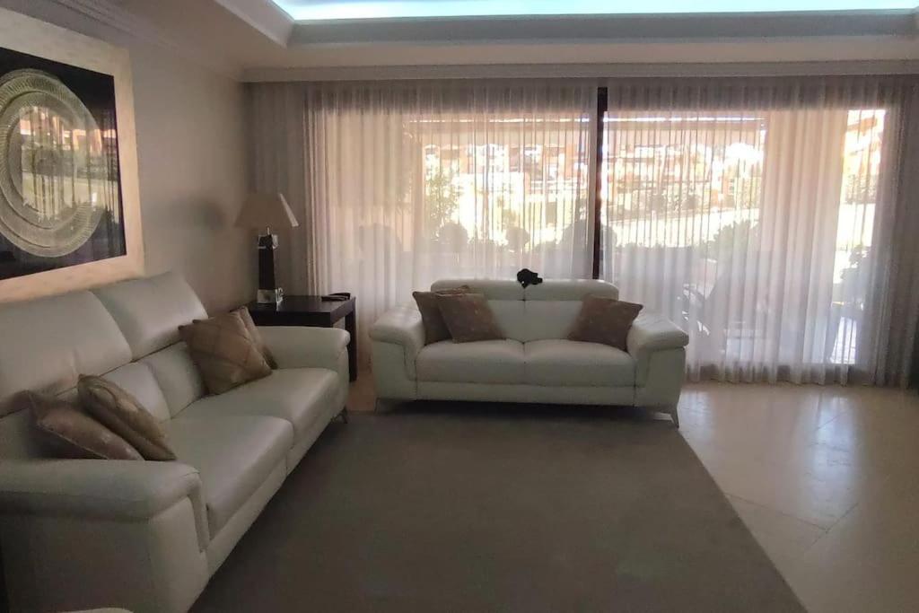 Piso de 3 Dormitorios y 3 Baños en venta en La Alqueria, Estepona