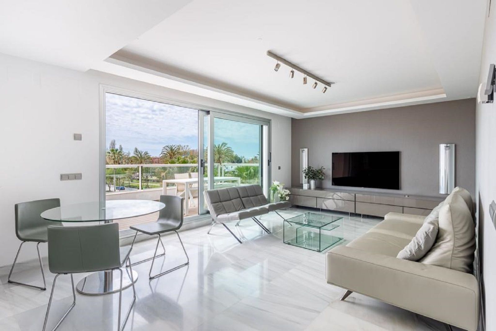 Ático de 3 Dormitorios y 3 Baños en venta en Milla de Oro, Marbella