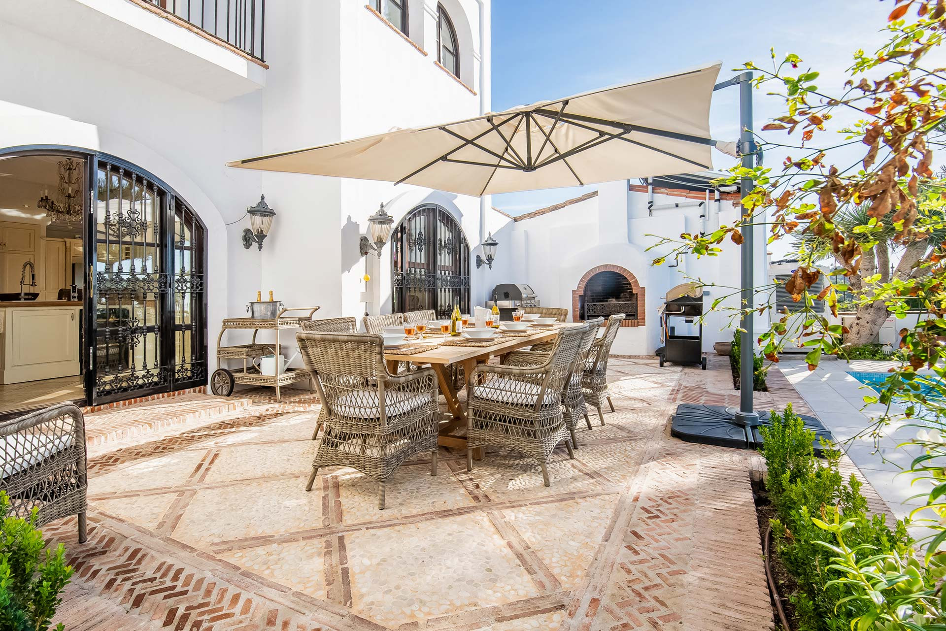 Casa de 6 Dormitorios y 4 Baños en venta en Los Monteros, Marbella