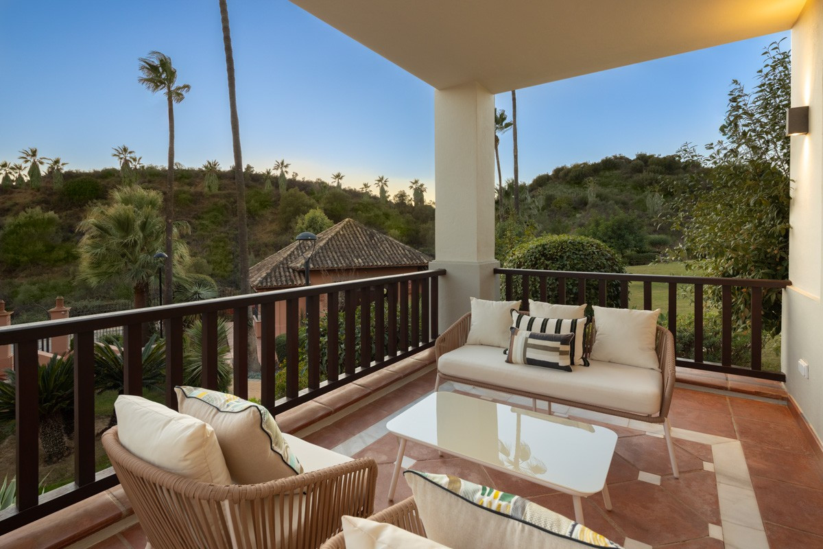 Casa Adosada de 5 Dormitorios y 5 Baños en venta en Milla de Oro, Marbella