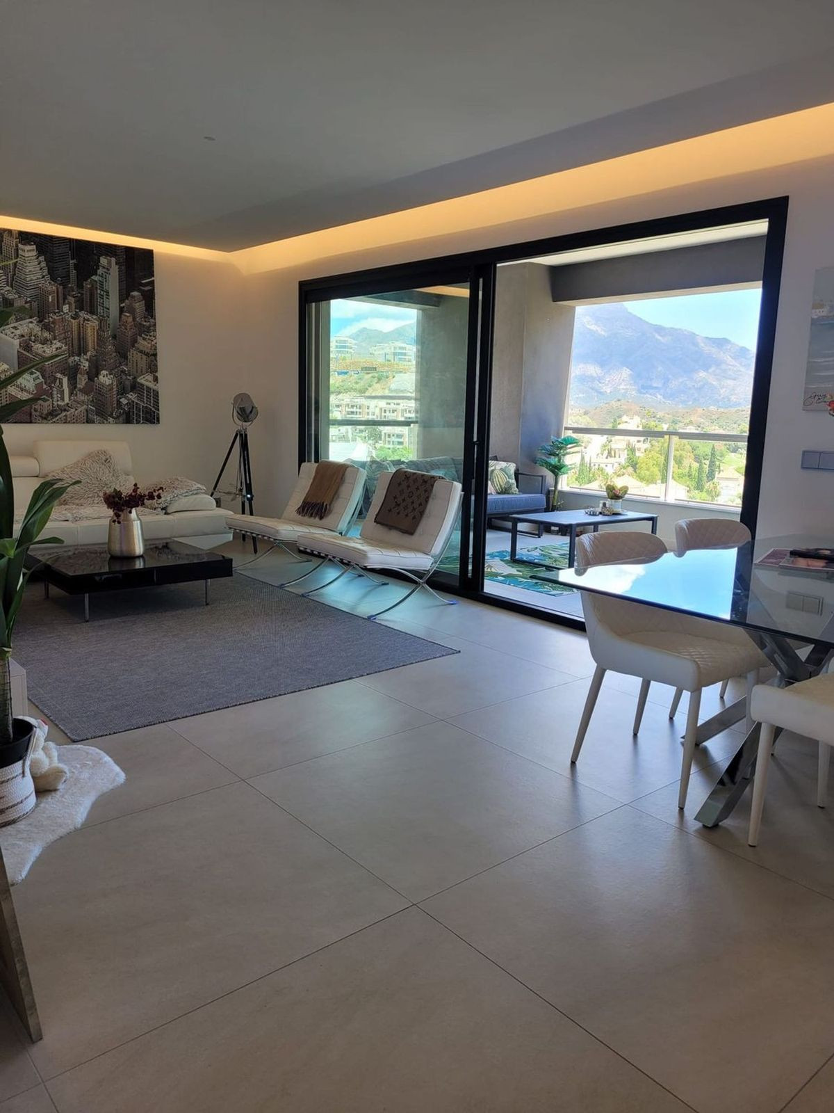 Piso de 3 Dormitorios en venta en La Quinta, Benahavís