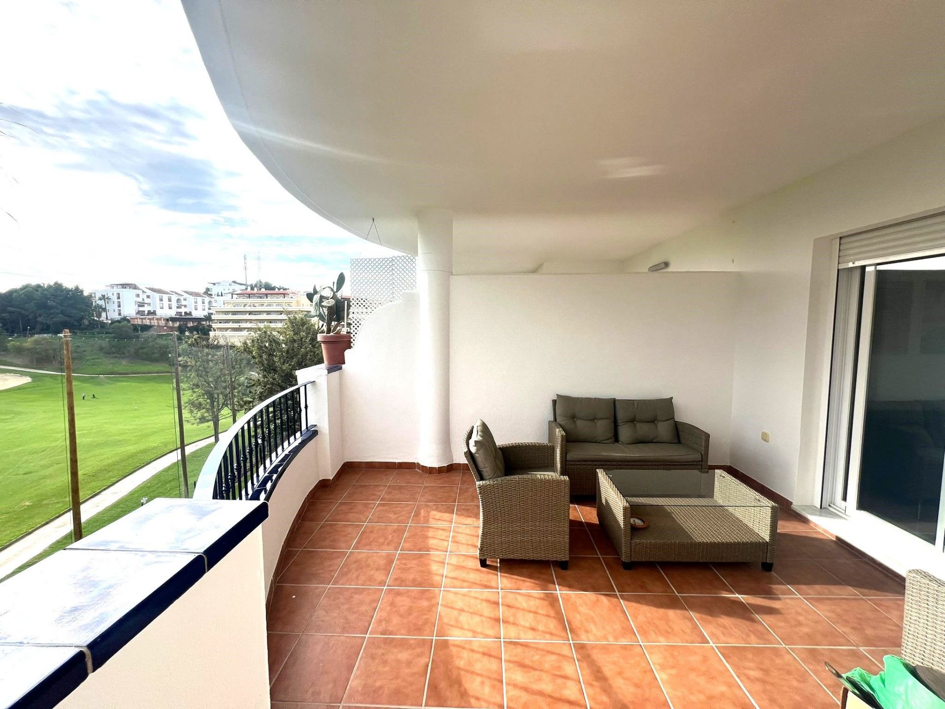 Piso de 2 Dormitorios en venta en Riviera del Sol, Mijas