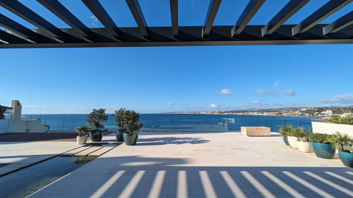 3 Bed - Penthouse for Sale in La Alqueria, Estepona