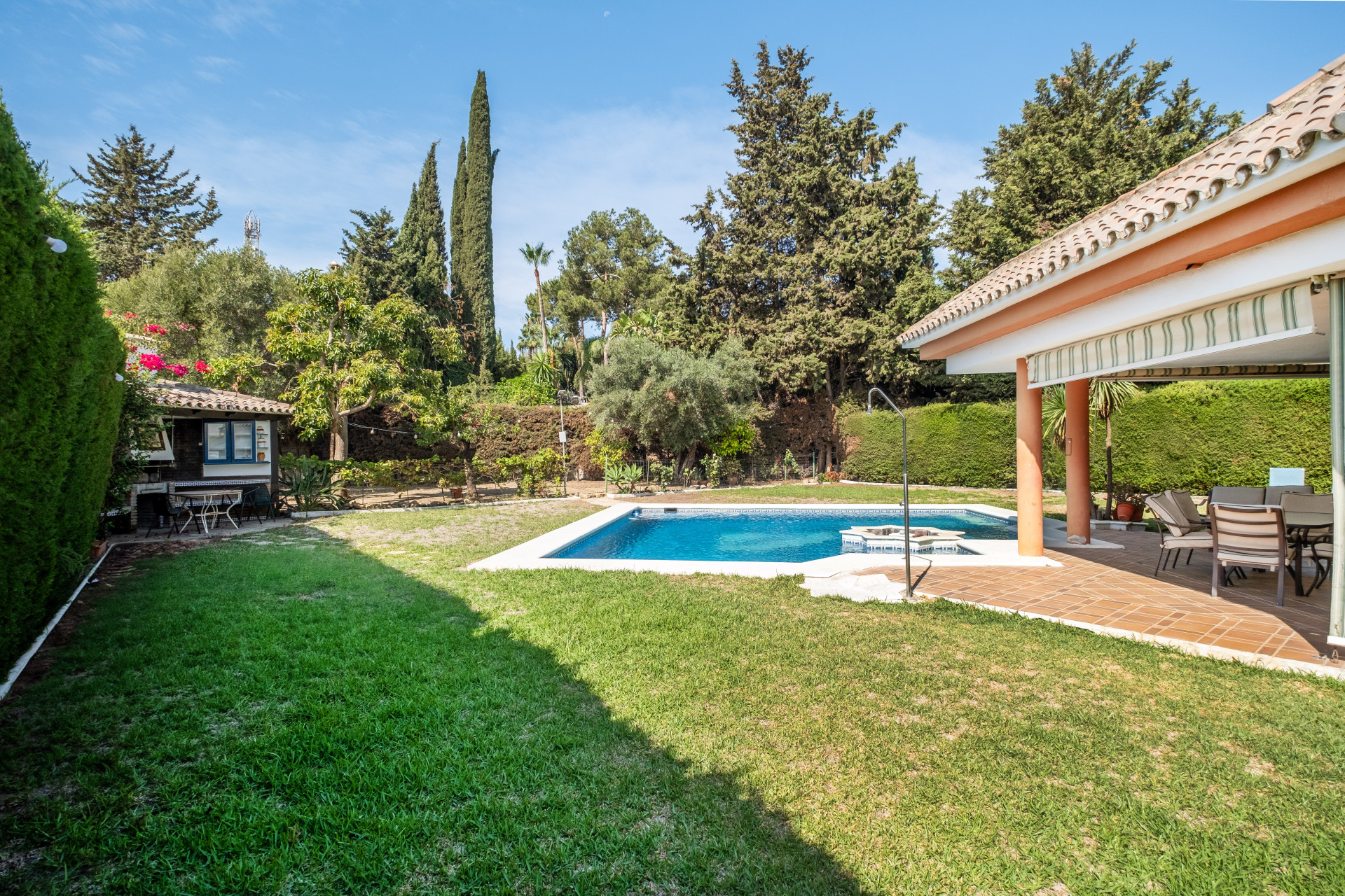 Casa de 4 Dormitorios y 4 Baños en venta en La Alqueria, Estepona