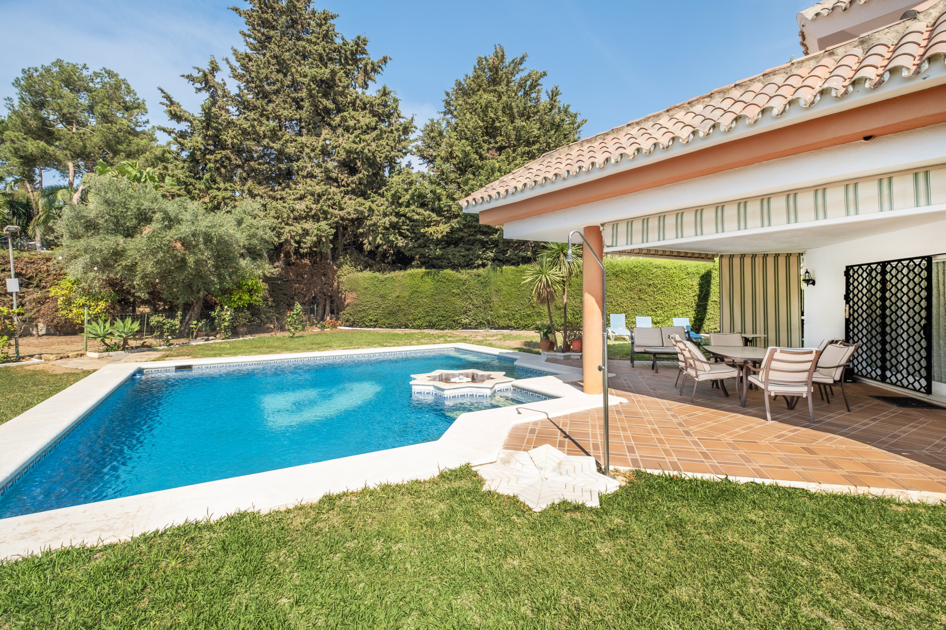 Casa de 4 Dormitorios y 4 Baños en venta en La Alqueria, Estepona
