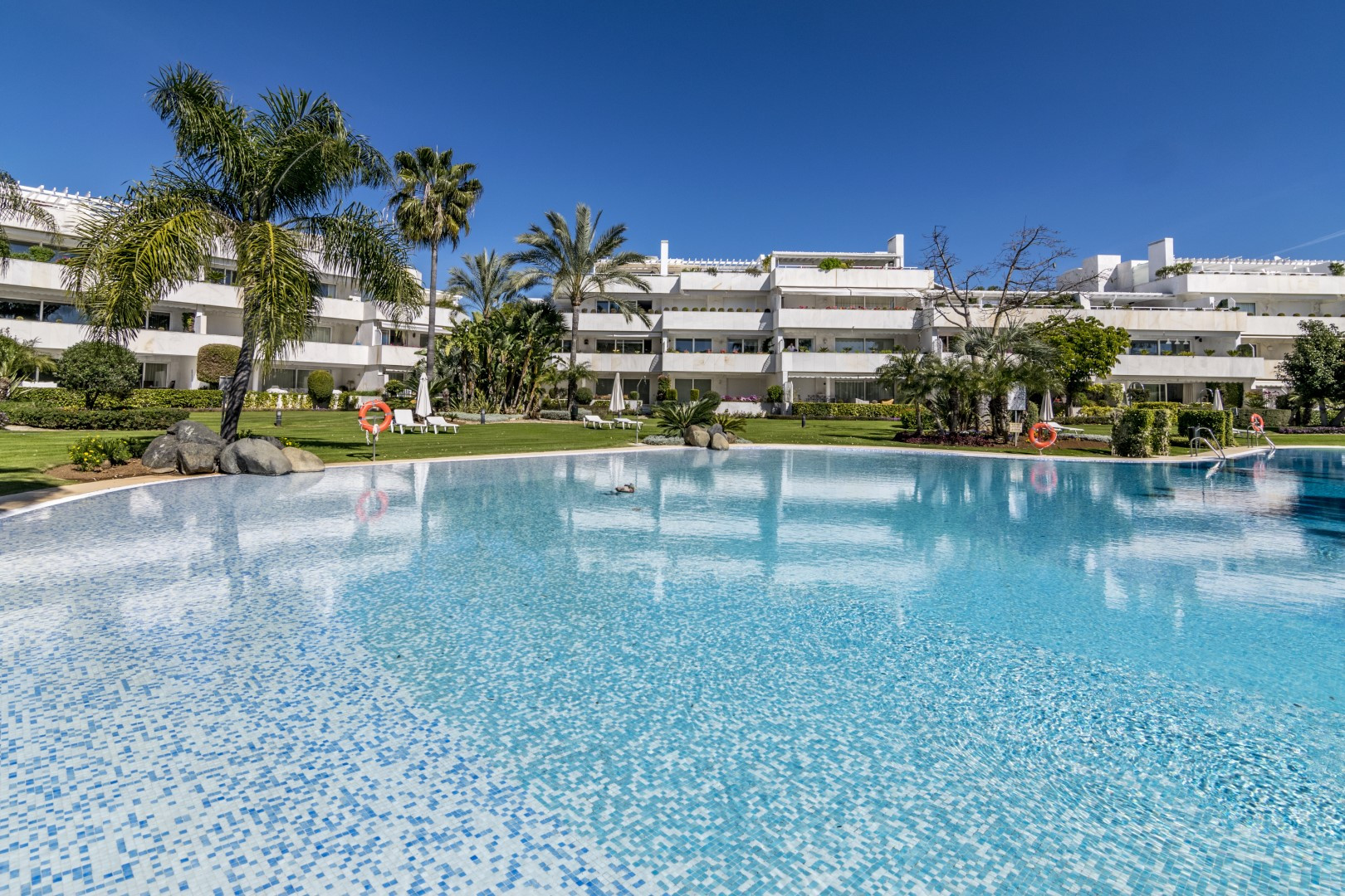 Ático de 3 Dormitorios y 3 Baños en venta en Puerto Banús, Marbella