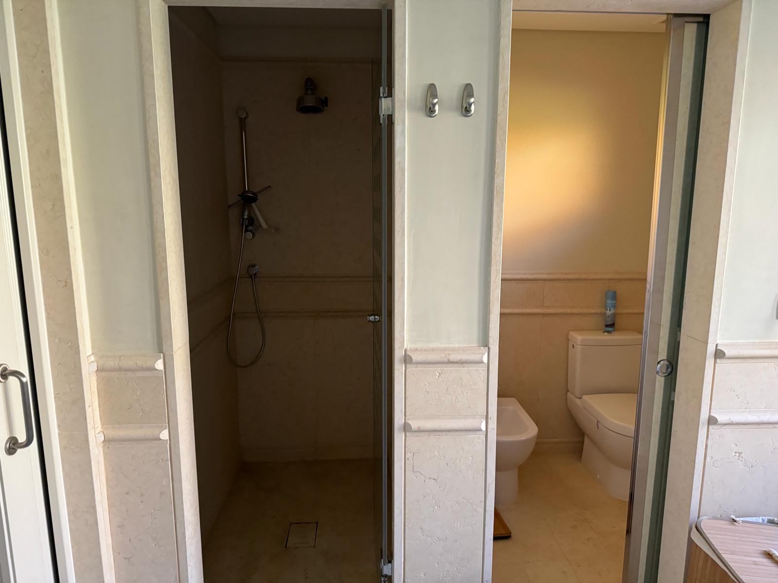 Piso de 3 Dormitorios en venta en La Alqueria, Estepona