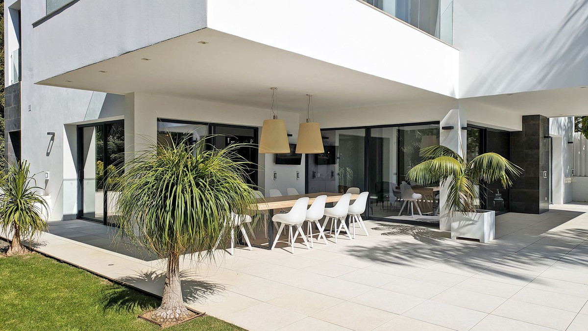 Casa de 5 Dormitorios y 4 Baños en venta en Marbella Centro