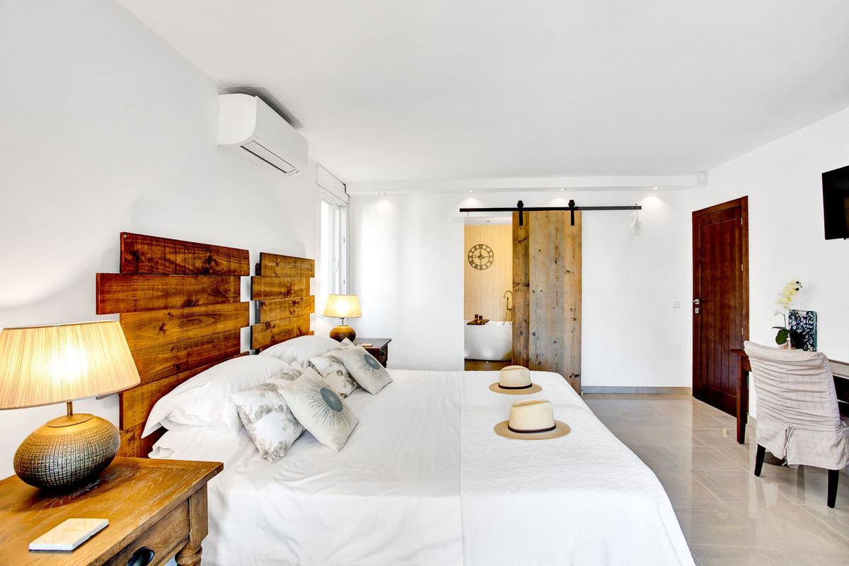 6 Slaapk., 5 Badk. - Villa te koop in Marbesa, Marbella