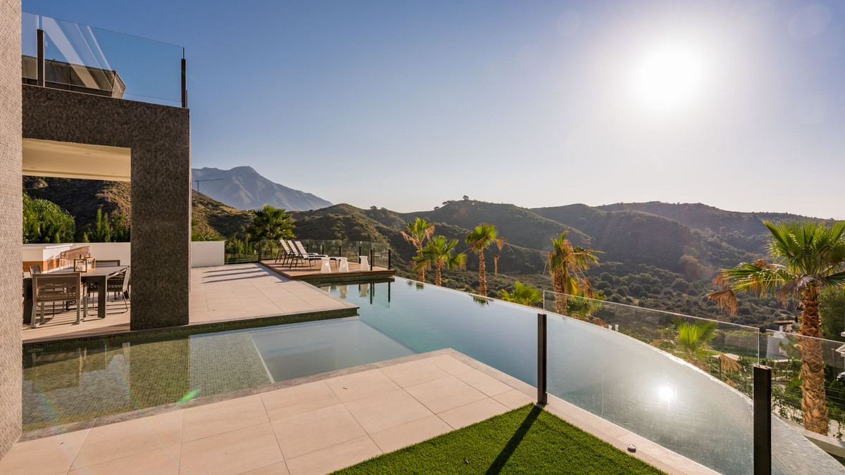 Casa de 6 Dormitorios en venta en La Quinta, Benahavís