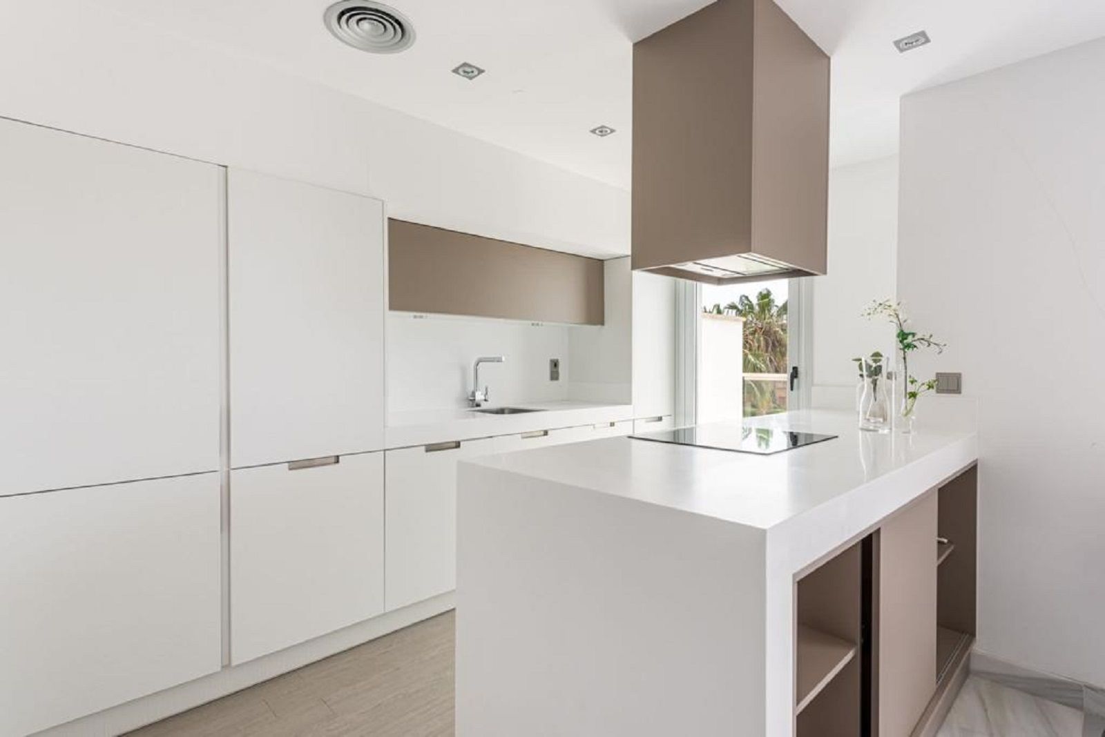 Ático de 3 Dormitorios y 3 Baños en venta en Milla de Oro, Marbella