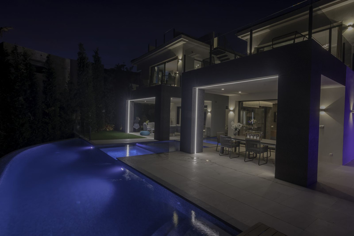 Casa de 6 Dormitorios en venta en La Quinta, Benahavís
