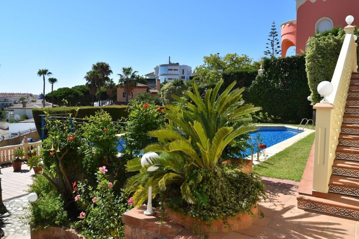 Casa de 7 Dormitorios en venta en Torrequebrada, Benalmádena