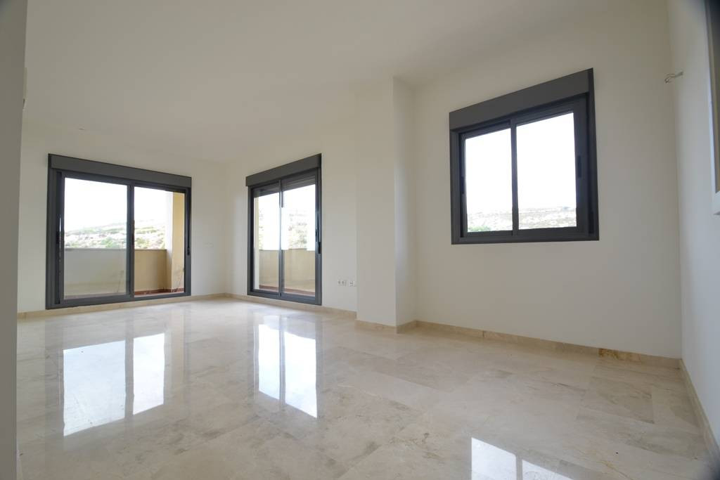 Piso de 3 Dormitorios en venta en Manilva