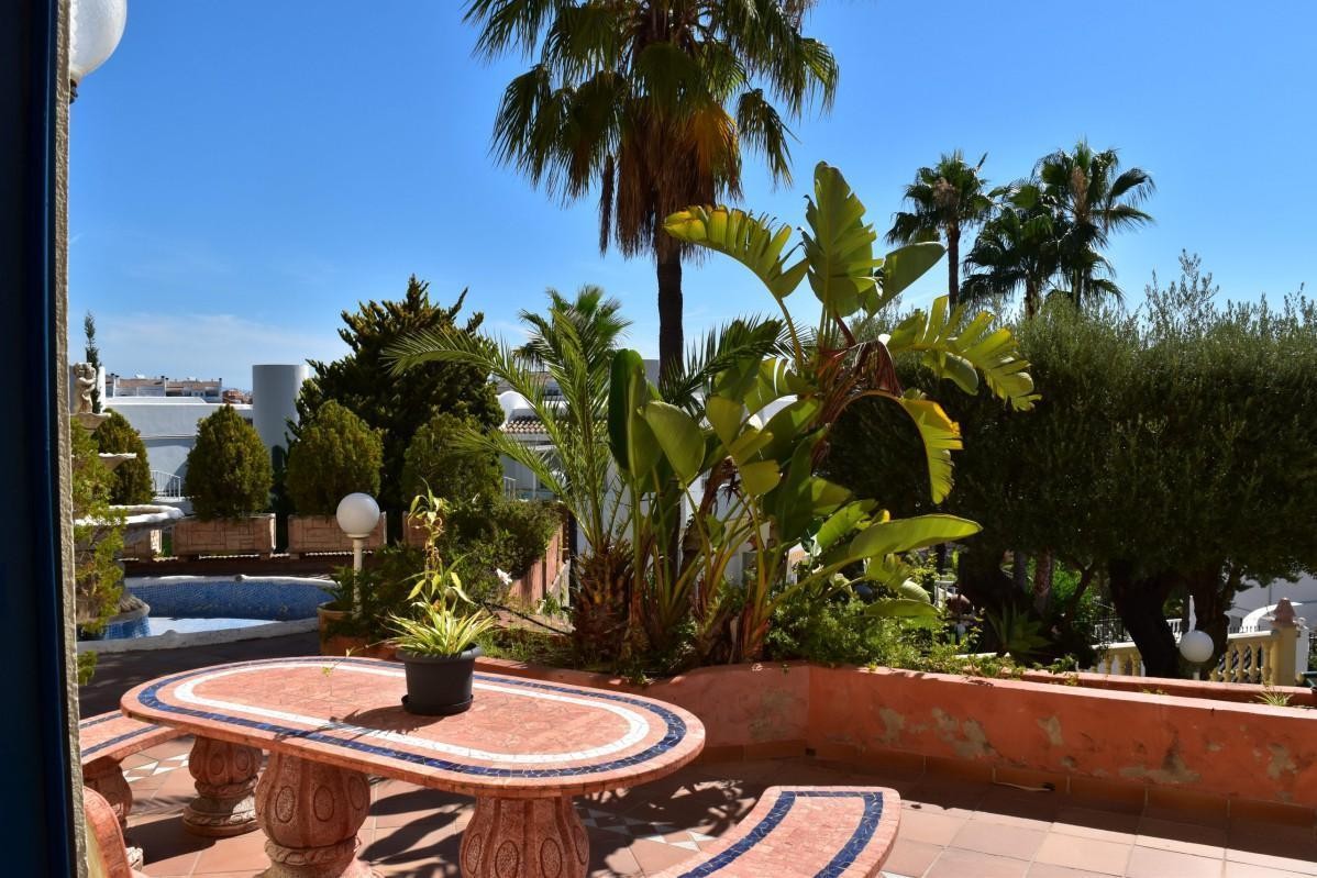 Casa de 7 Dormitorios en venta en Torrequebrada, Benalmádena