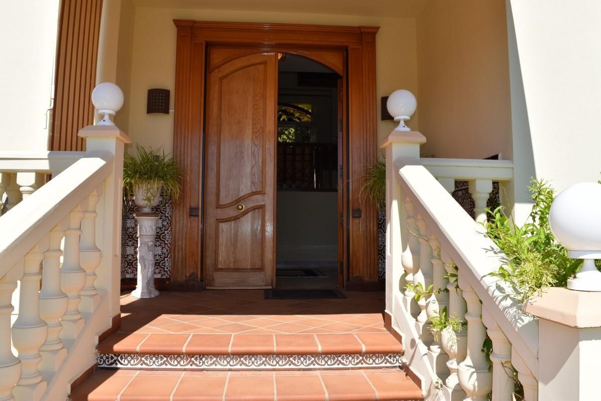 Casa de 7 Dormitorios en venta en Torrequebrada, Benalmádena