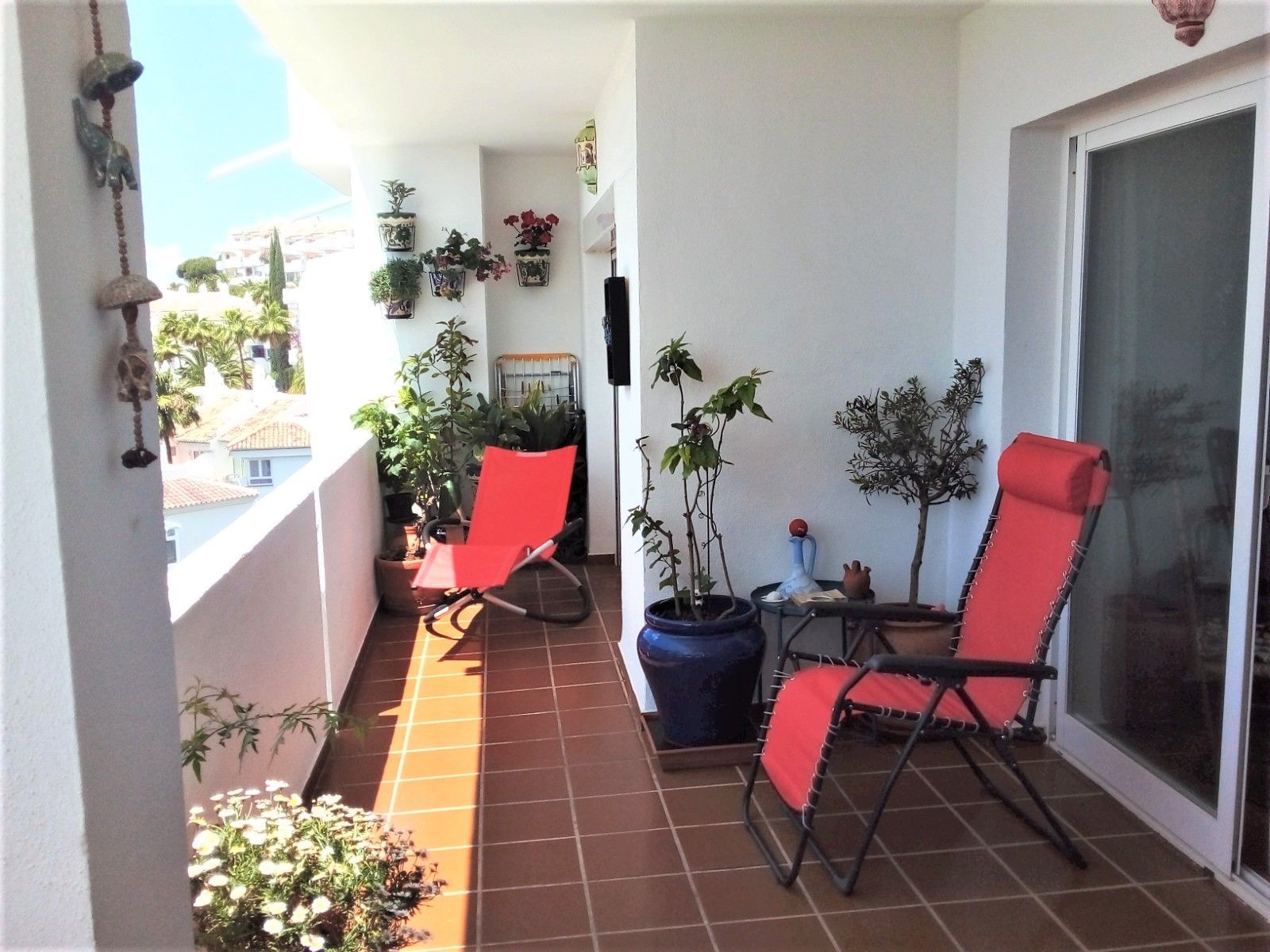 Piso de 2 Dormitorios y 2 Baños en venta en Calahonda, Mijas