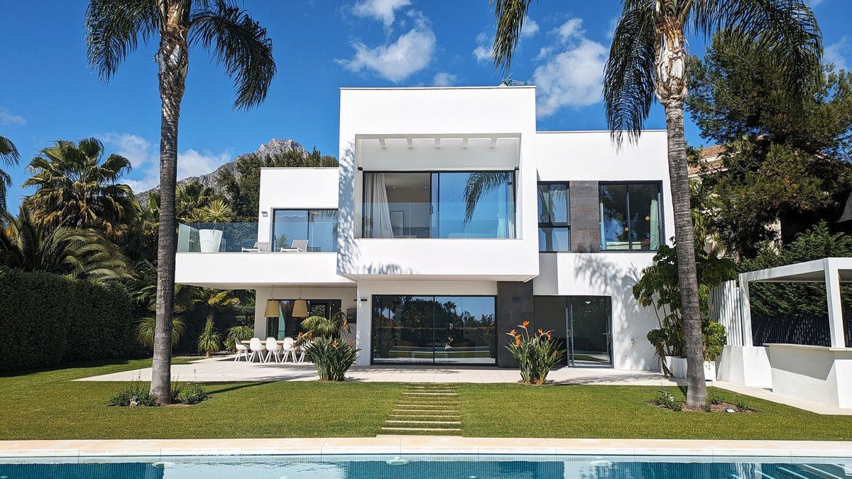 Casa de 5 Dormitorios y 4 Baños en venta en Marbella Centro