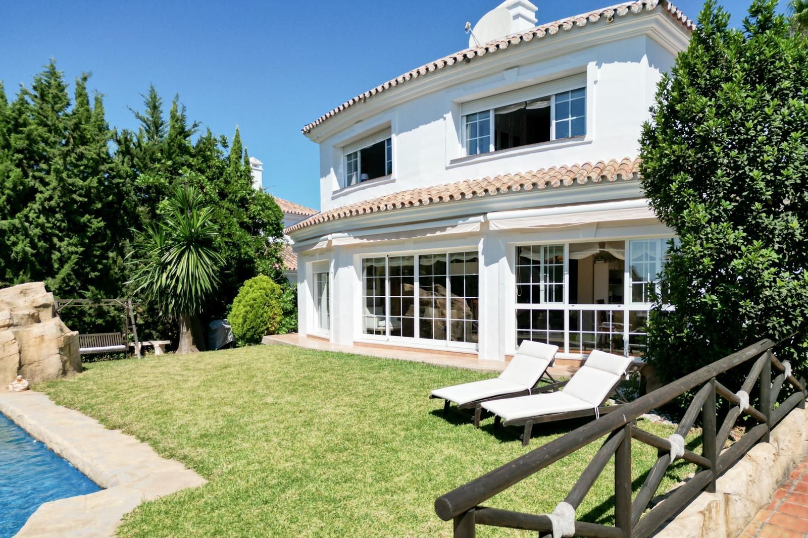 Casa de 4 Dormitorios y 4 Baños en venta en Mijas