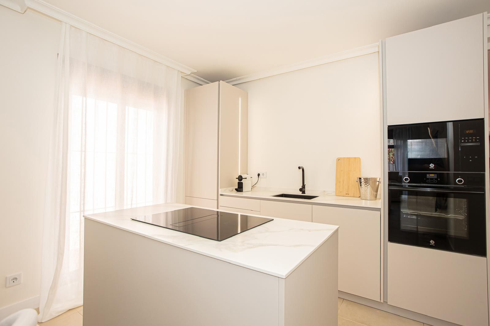 Piso de 3 Dormitorios en venta en Nueva Andalucía, Marbella