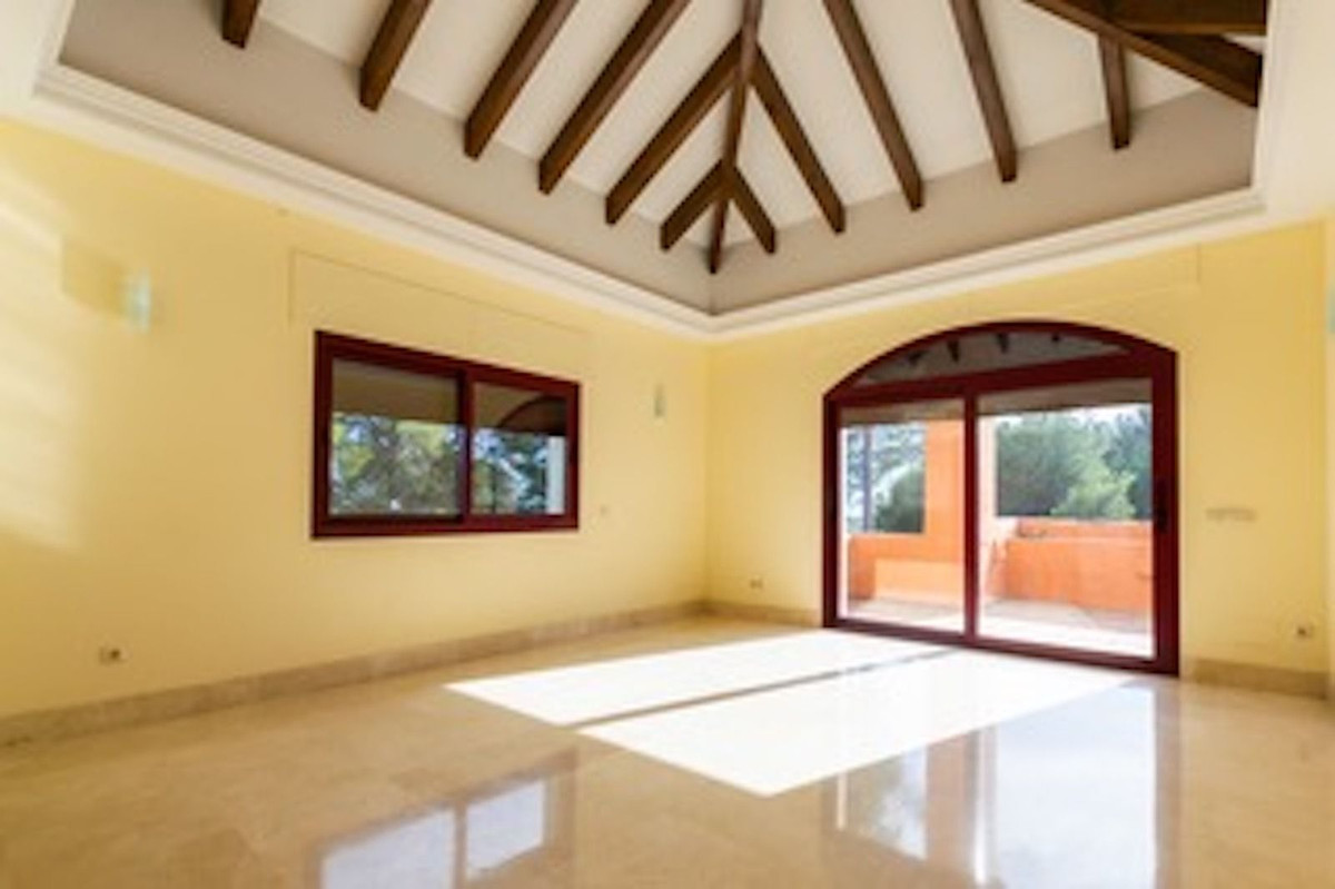 Casa de 4 Dormitorios y 5 Baños en venta en Marbella