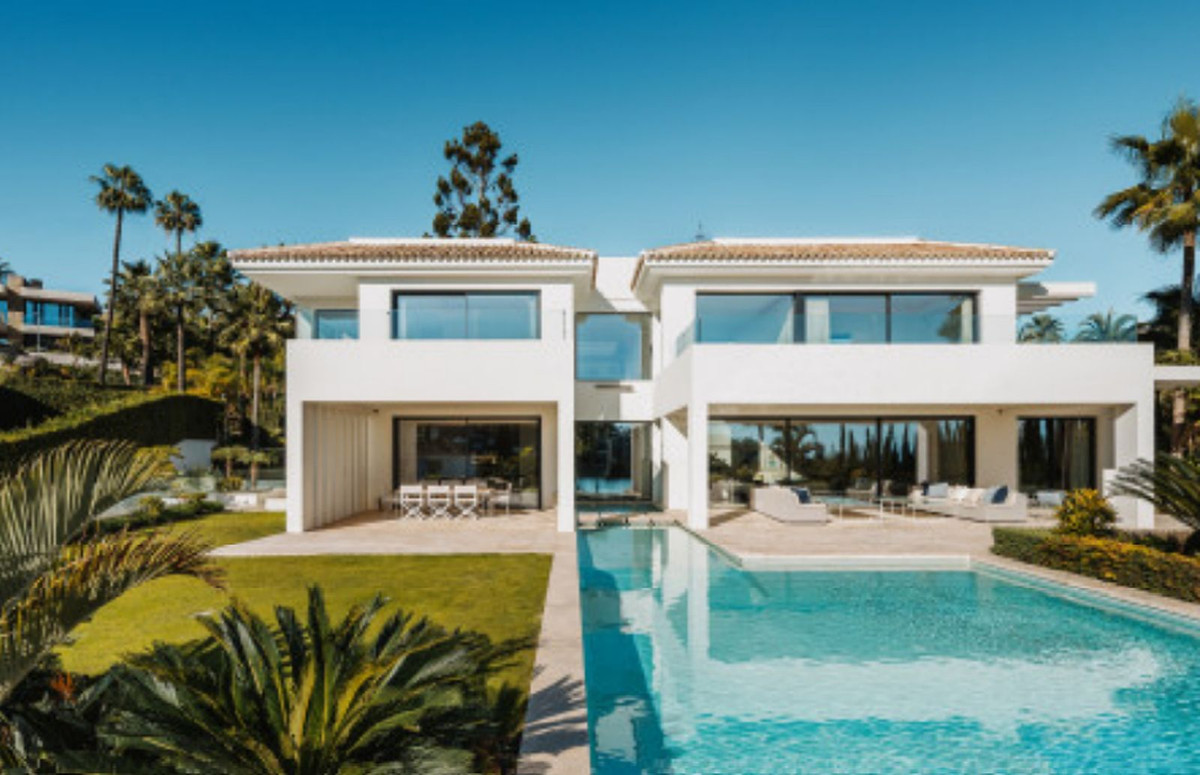 Casa de 6 Dormitorios y 6 Baños en venta en Nueva Andalucía, Marbella