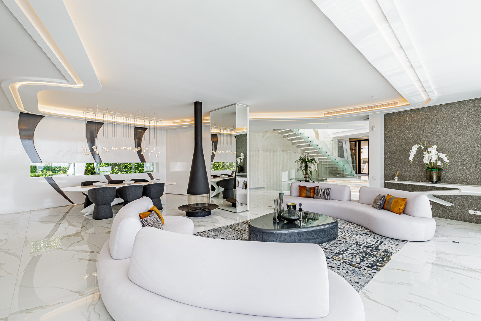 Casa de 6 Dormitorios en venta en Los Monteros, Marbella