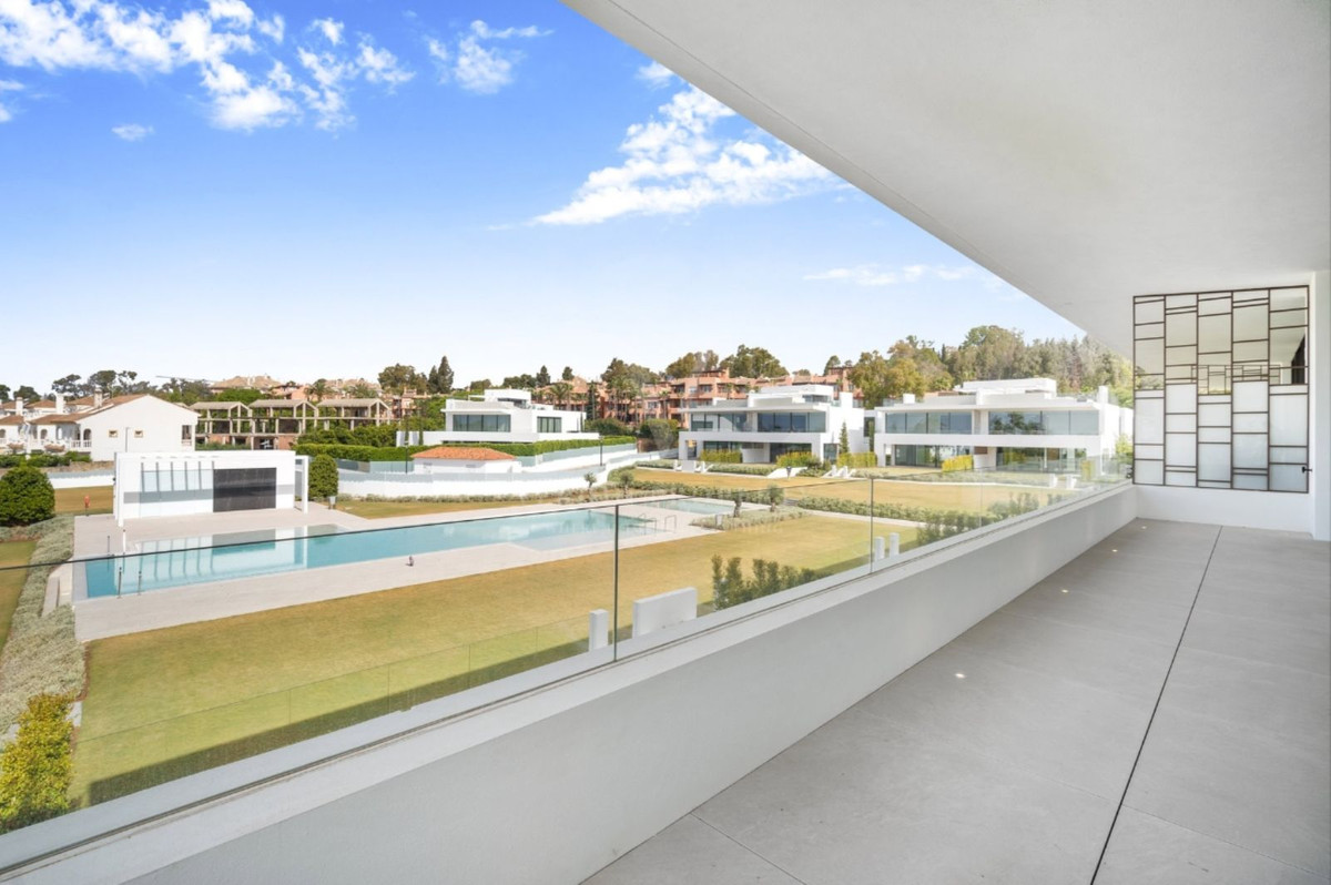 Casa de 4 Dormitorios y 5 Baños en venta en Milla de Oro, Marbella