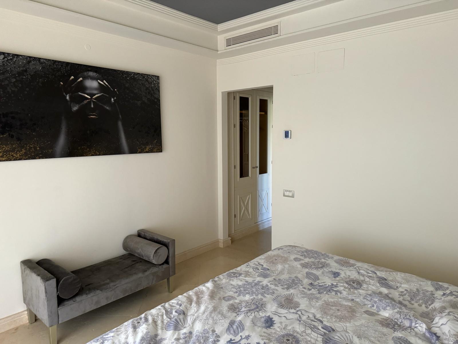 Piso de 3 Dormitorios en venta en La Alqueria, Estepona