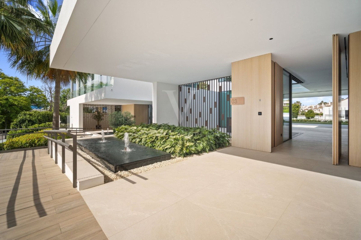 Casa de 4 Dormitorios y 5 Baños en venta en Milla de Oro, Marbella