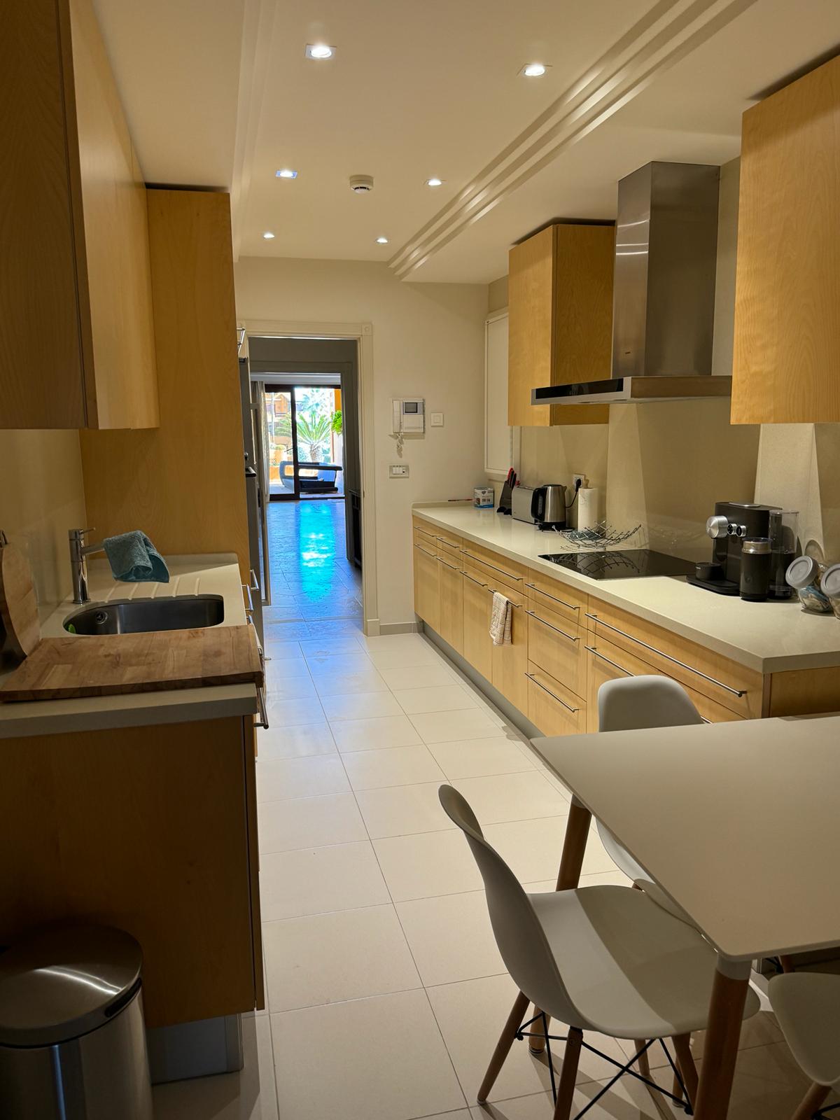 Piso de 3 Dormitorios en venta en La Alqueria, Estepona
