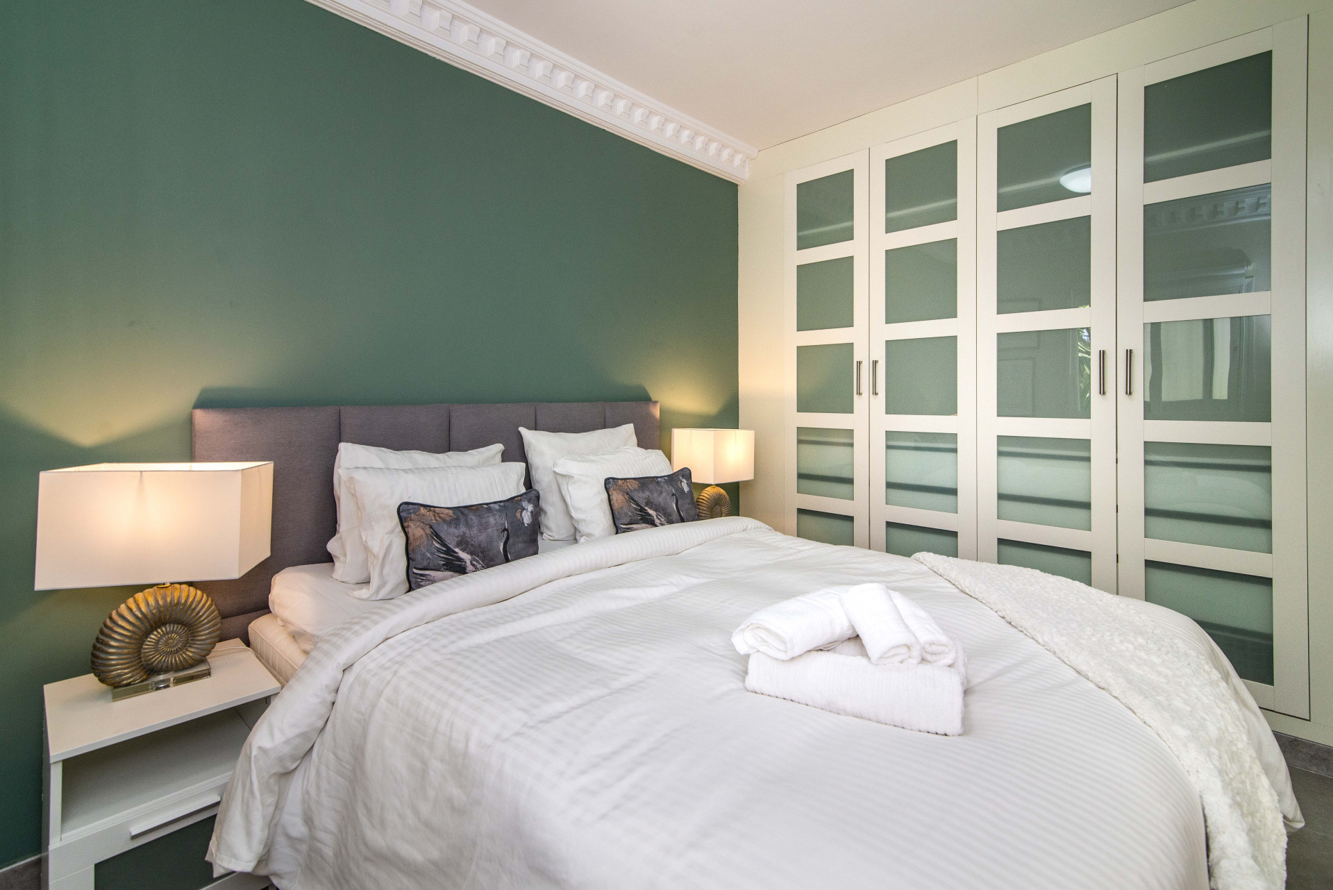 Piso de 2 Dormitorios y 1 Baño en venta en Puerto Banús, Marbella