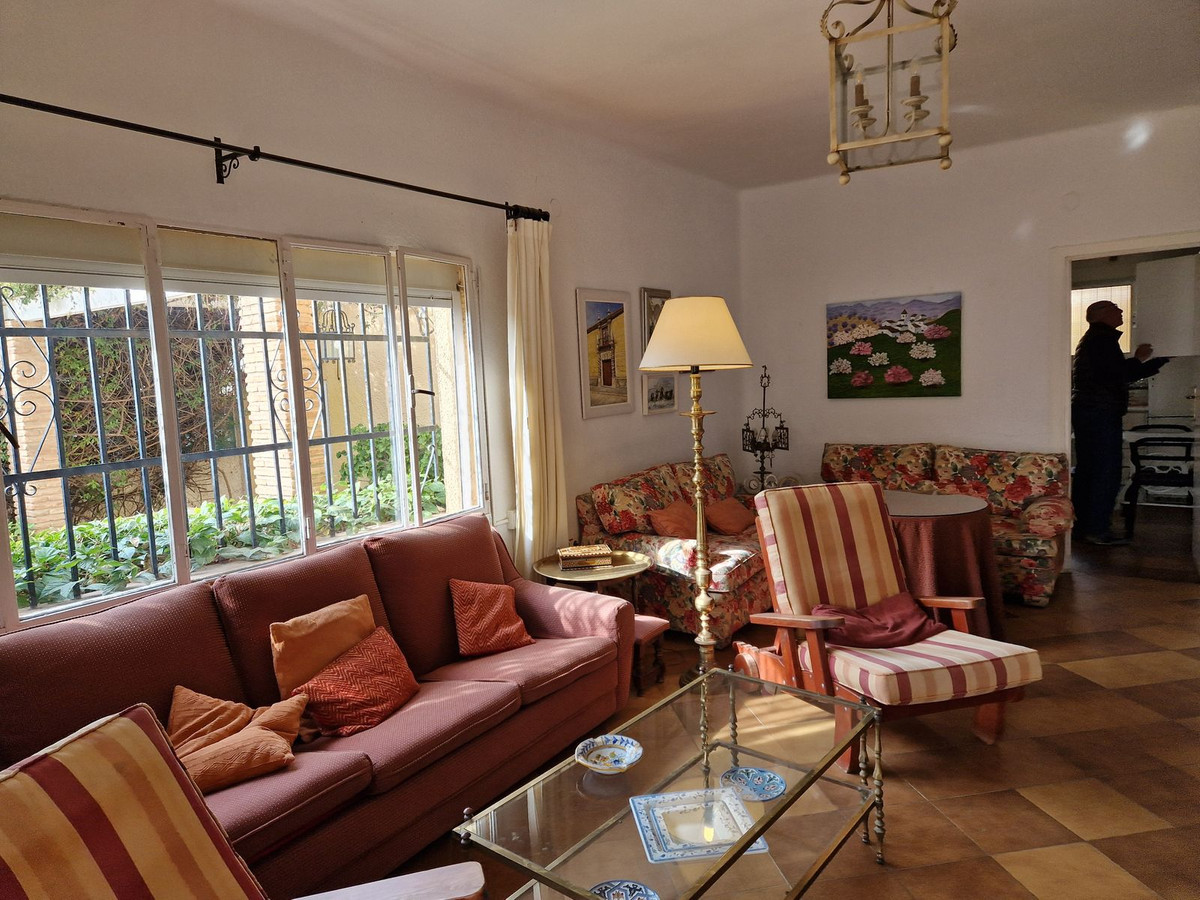 Casa de 8 Dormitorios en venta en Benalmádena