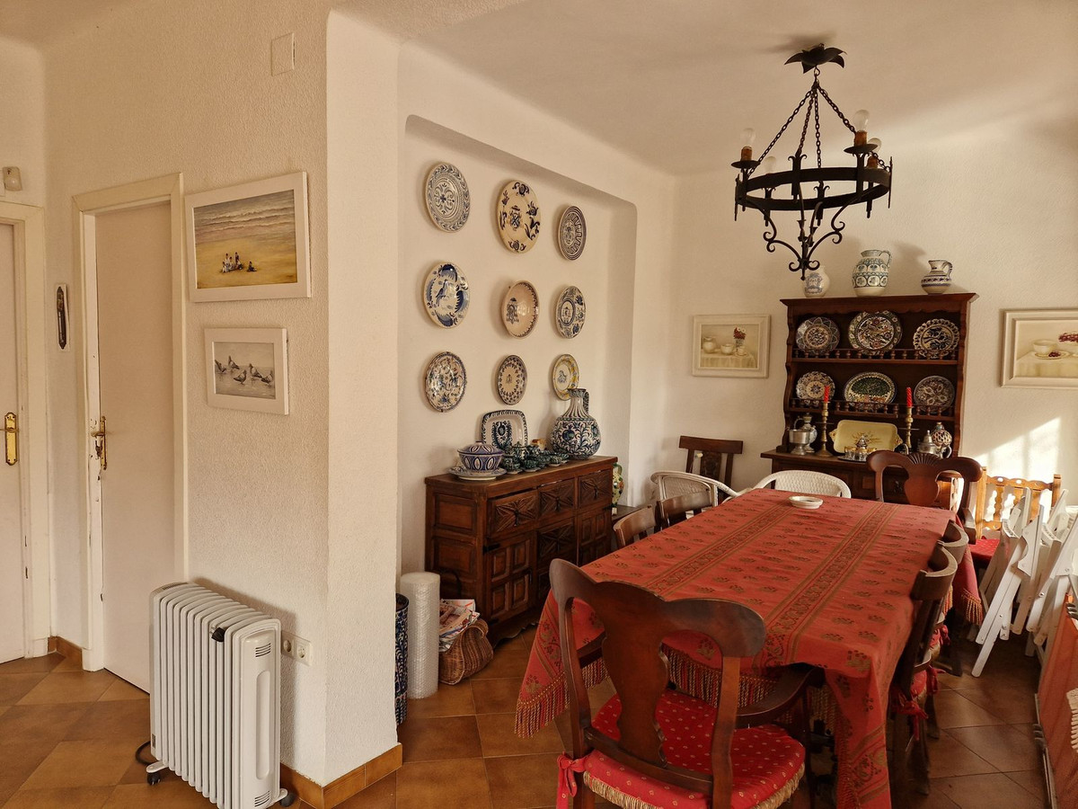 Casa de 8 Dormitorios en venta en Benalmádena