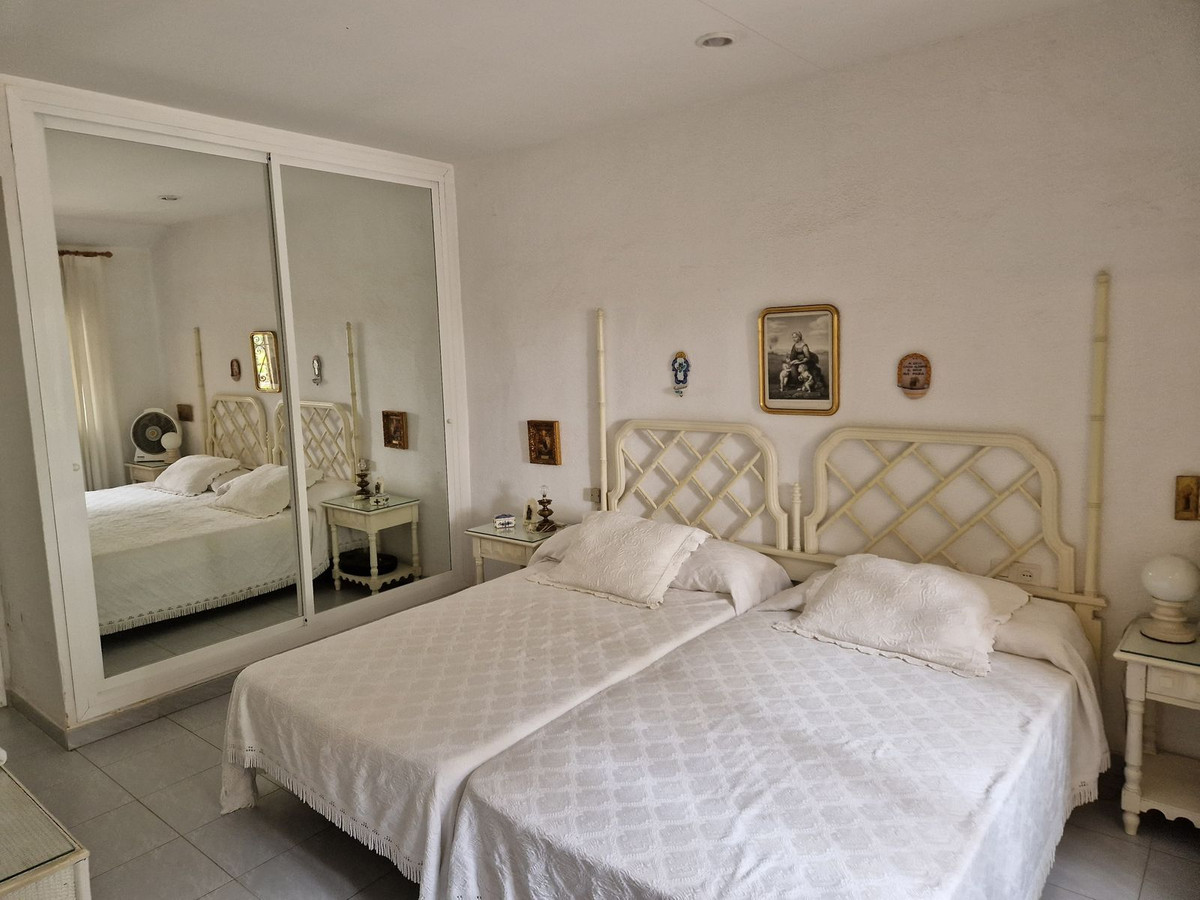 Casa de 8 Dormitorios en venta en Benalmádena