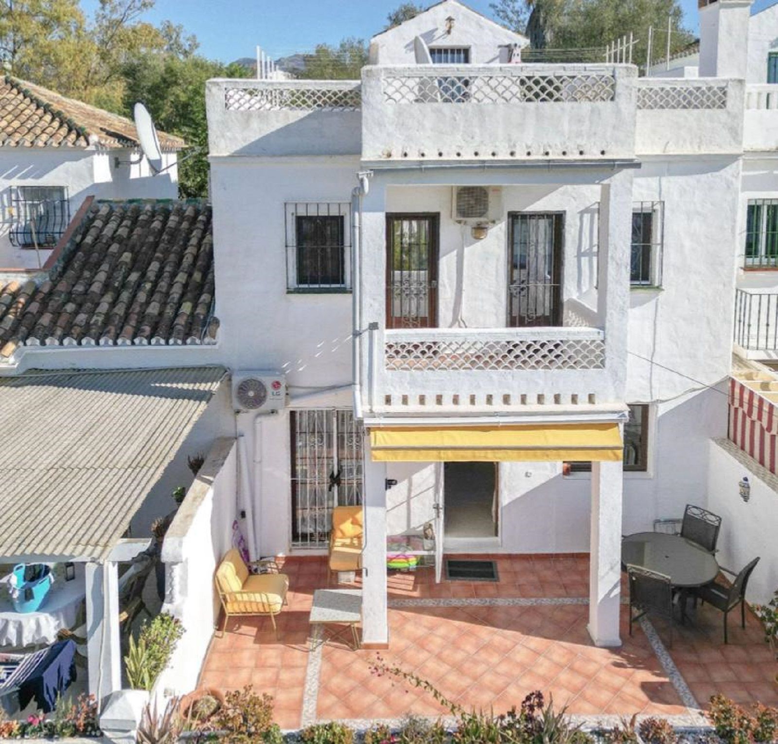 Casa Adosada de 4 Dormitorios en venta en Mijas