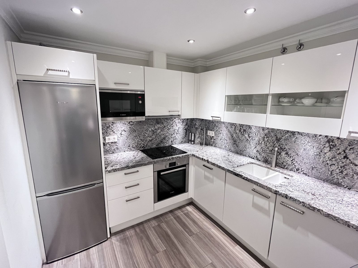 Piso de 2 Dormitorios y 3 Baños en venta en Puerto Banús