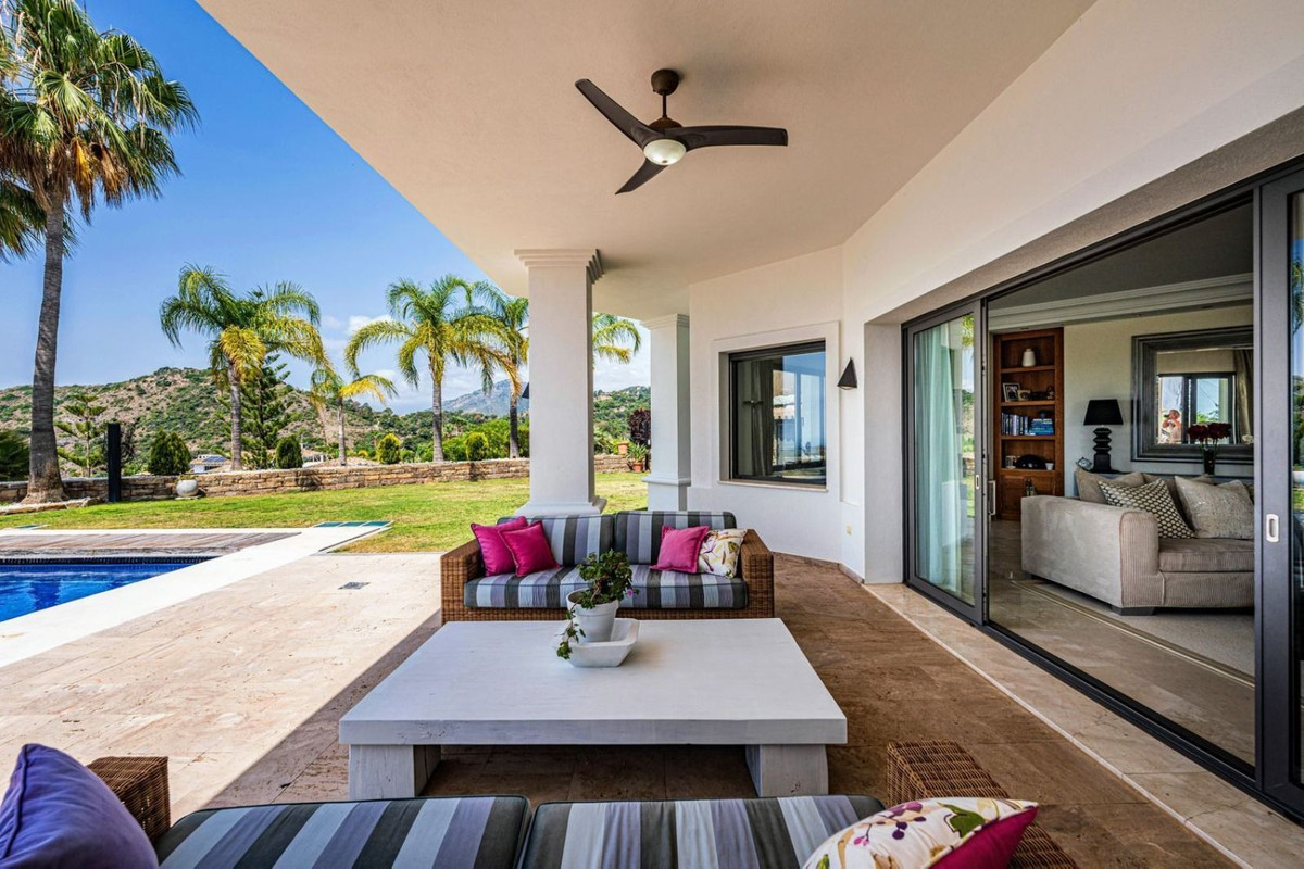 Casa de 4 Dormitorios en venta en Los Arqueros, Benahavís