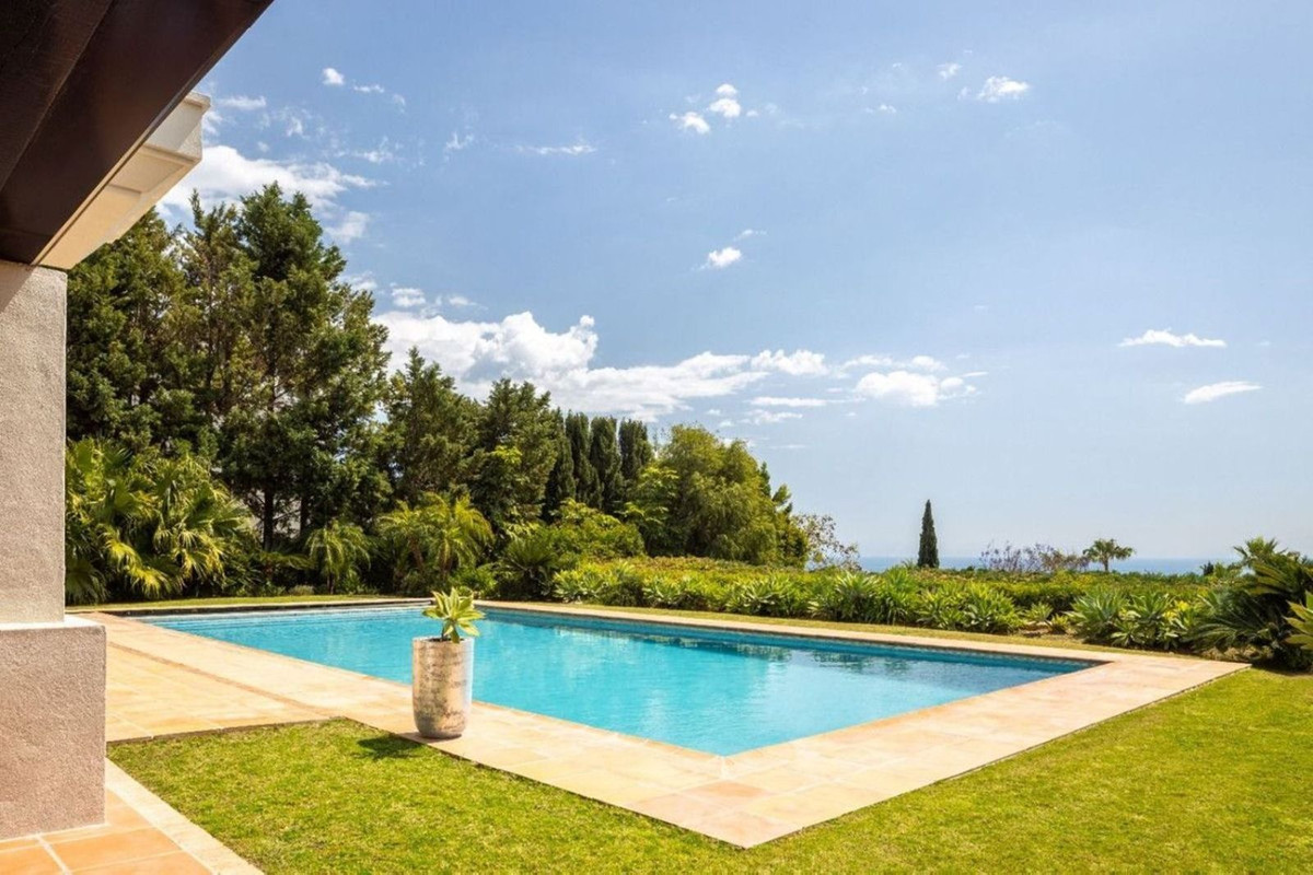 6 Bed - Villa for Sale in Los Flamingos, Benahavis