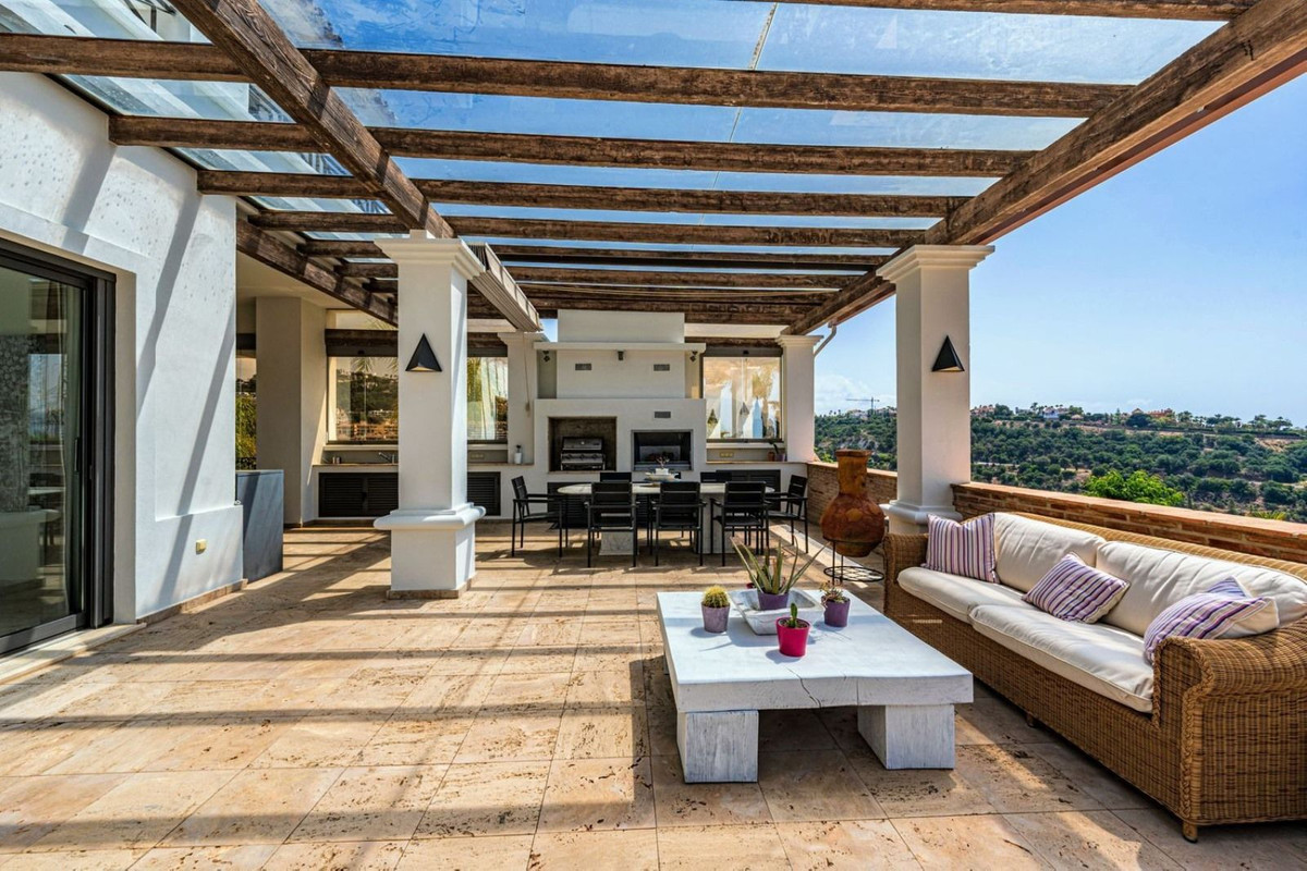 Casa de 4 Dormitorios en venta en Los Arqueros, Benahavís