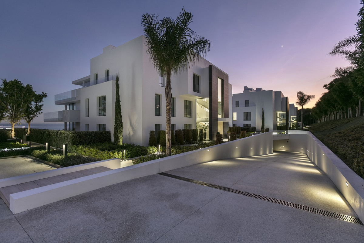 Piso de 4 Dormitorios y 4 Baños en venta en Estepona