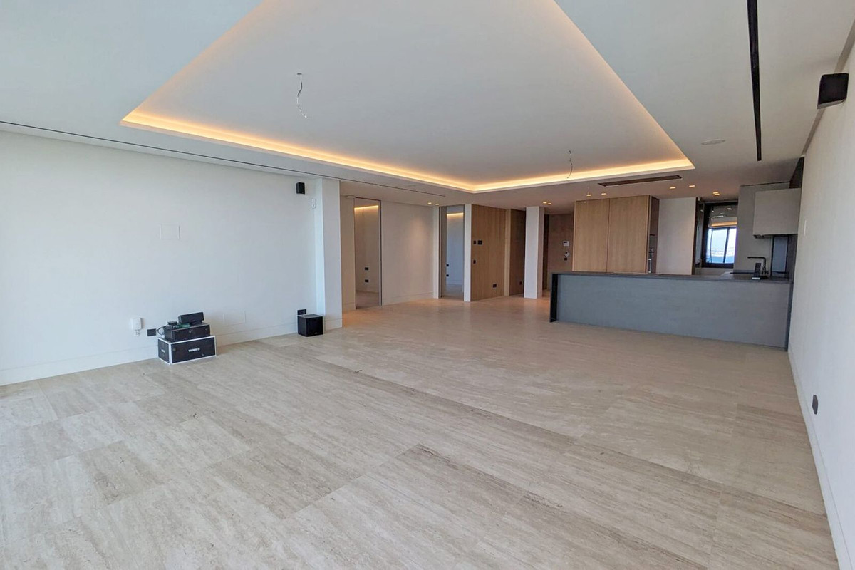 Piso de 3 Dormitorios y 3 Baños en venta en La Alqueria, Estepona