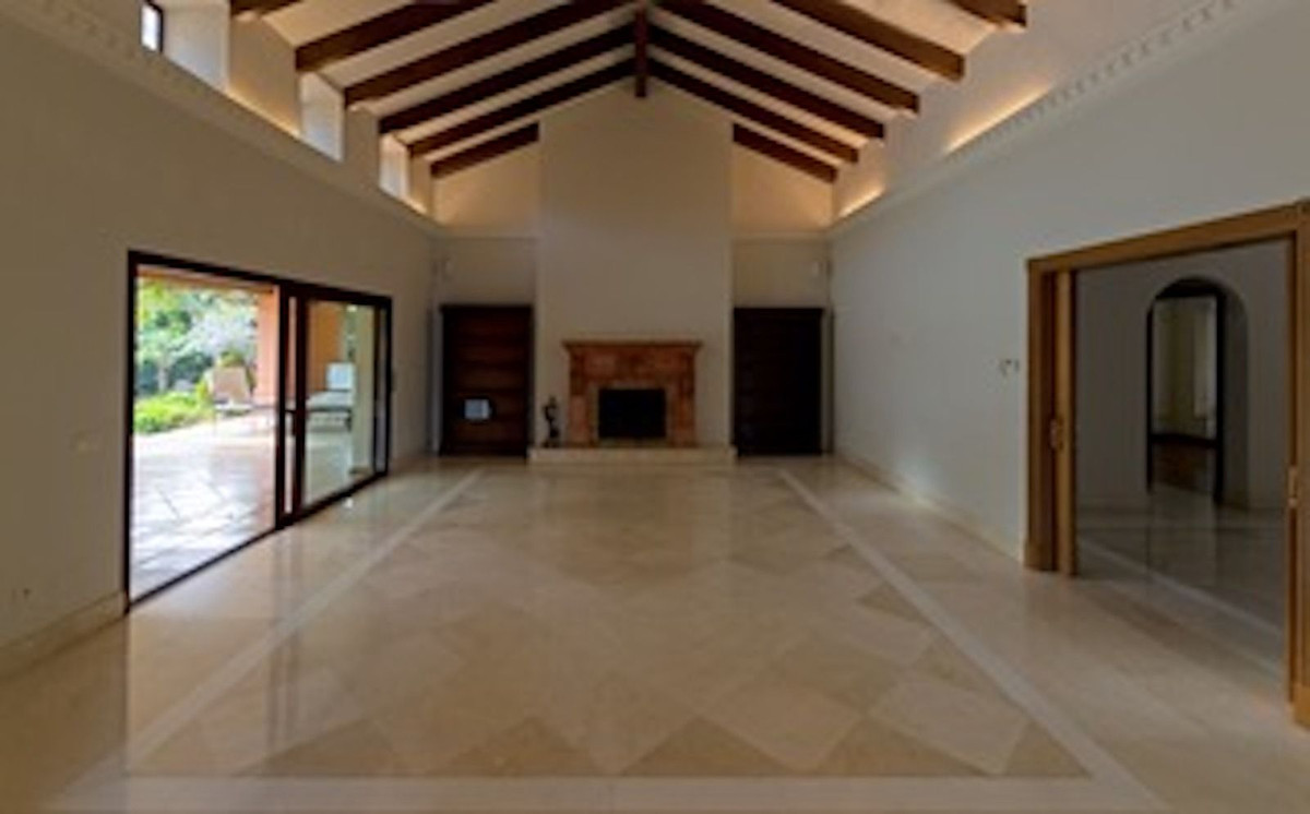 Casa de 4 Dormitorios y 5 Baños en venta en Marbella