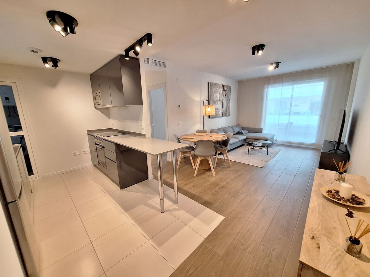 Piso de 2 Dormitorios y 2 Baños en venta en Puerto Banús, Marbella