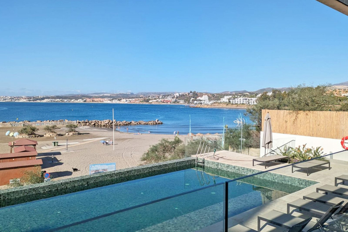 Piso de 3 Dormitorios y 3 Baños en venta en La Alqueria, Estepona
