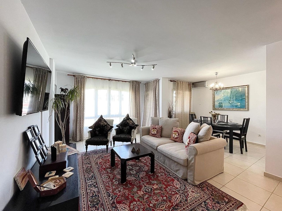 3 Bed, 2 Bath - Apartment for Sale in Nueva Andalucia, Marbella