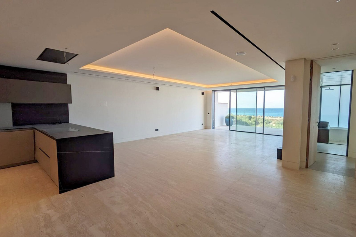 Piso de 3 Dormitorios y 3 Baños en venta en La Alqueria, Estepona