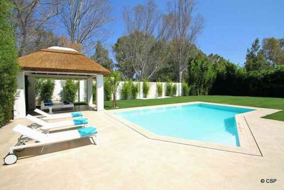 Casa de 5 Dormitorios en venta en Estepona